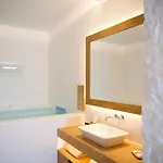 Elit Mykonos Apartahotel 4*