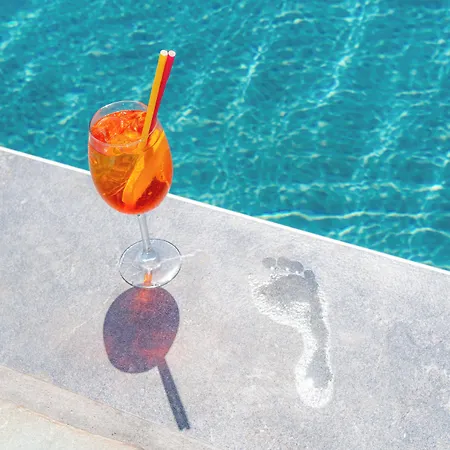 Elit Mykonos Apartahotel 4*