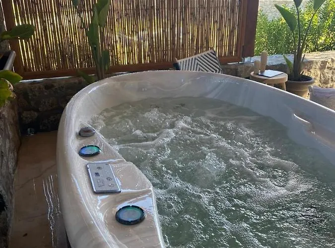 Elit Mykonos Aparthotel 4*